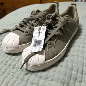 NWT Womens Adidas Shoes 10